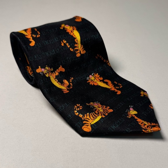 Tigger Characters Winnie Men’s Tie Black Authentic Pooh Disney 100% Silk - Picture 1 of 6